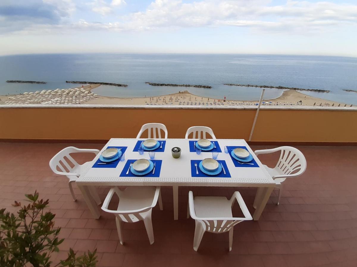 La Terrazza Sul Mare Apartment มอนเตซิลวาโน ภายนอก รูปภาพ
