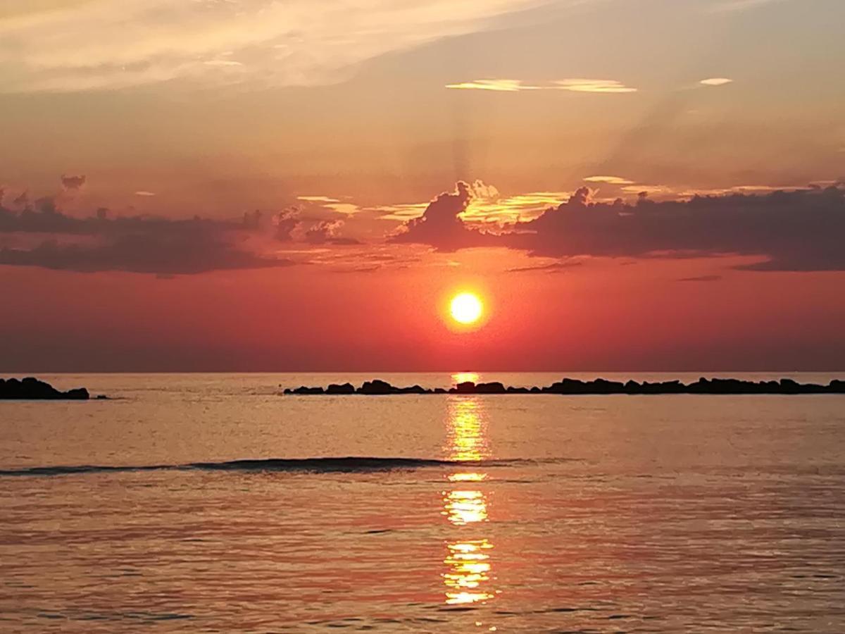 La Terrazza Sul Mare Apartment มอนเตซิลวาโน ภายนอก รูปภาพ